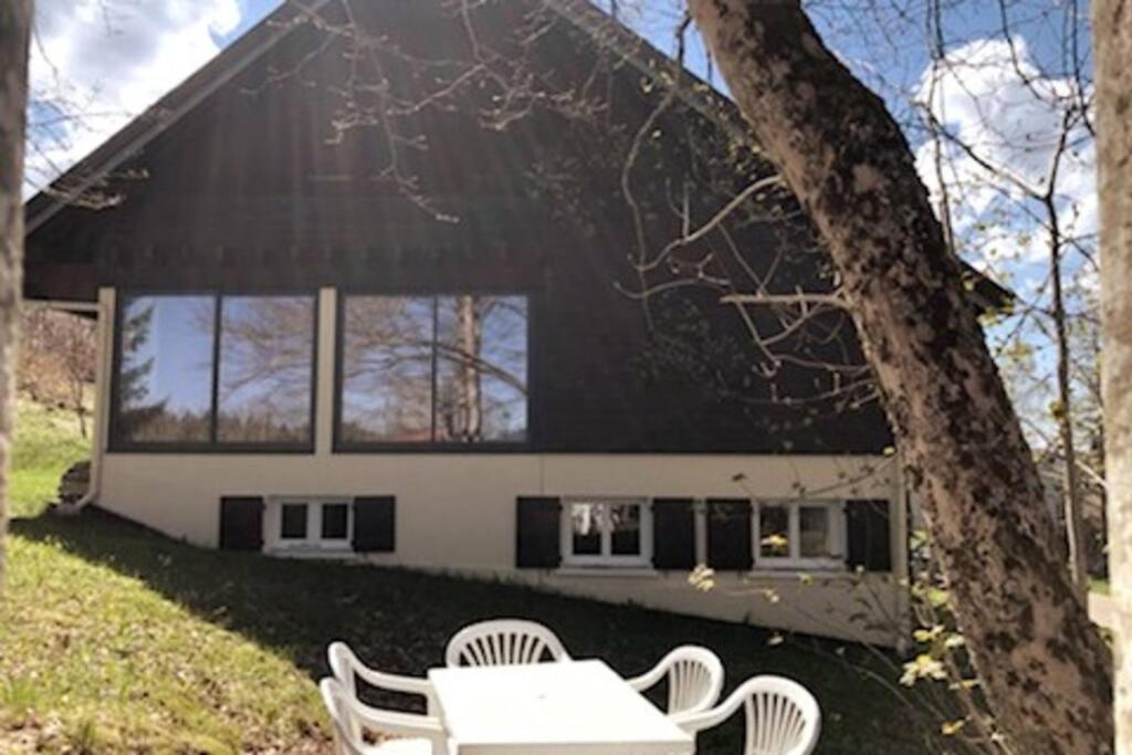 Au Coeur Du Village De Premanon Bagian luar foto
